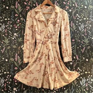 Women’s 70s Butterfly Collar Cream Floral Long-Sleeve Button Front Dress